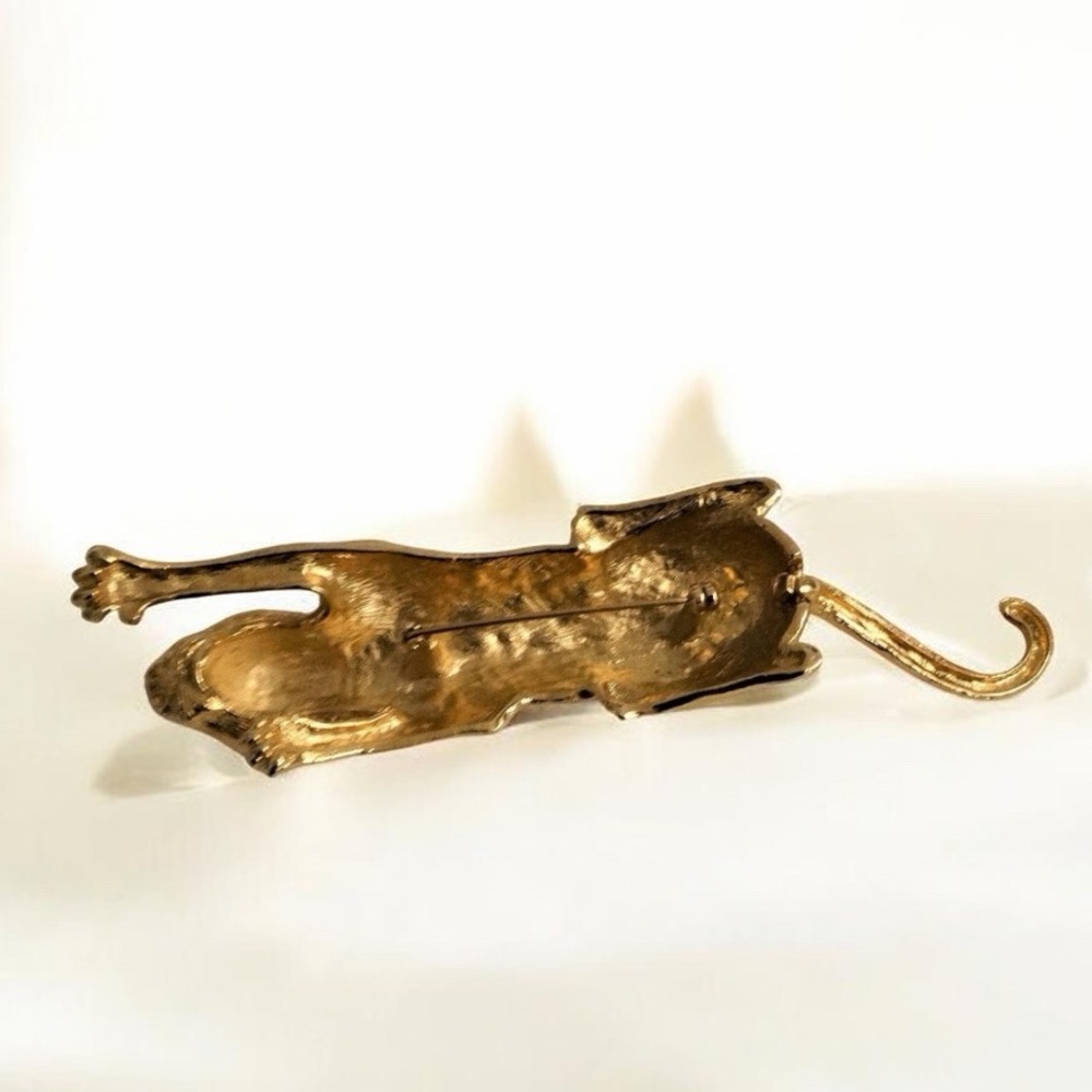 Vintage Figural Cat Brooch Gold Tone Emerald Green Eyes Sculptural Statement Pin - Picture 6 of 7